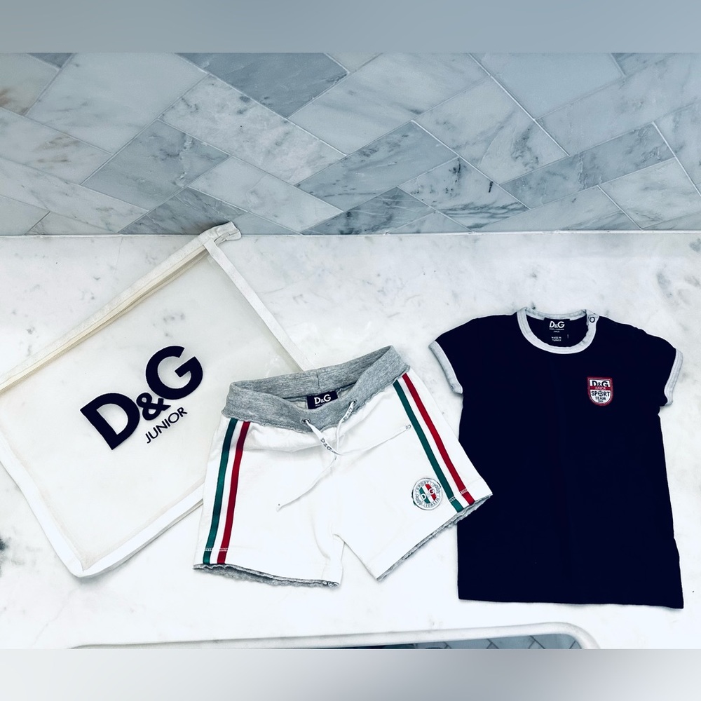 AUTHENTIC DOLCE & GABBANA SWIM SHORTS AND TEE WITH D&G MESH SWIM BAG